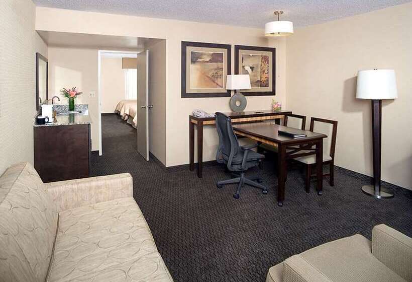 Люкс, Embassy Suites By Hilton At Hot Springs Convention Center