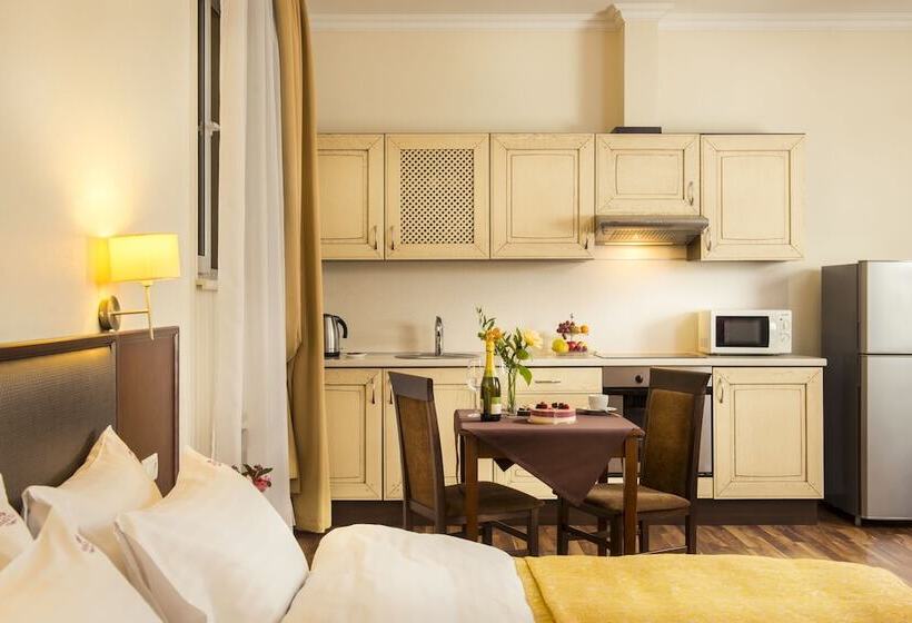 سوییت جونیور, Greguar Hotel By Uhm