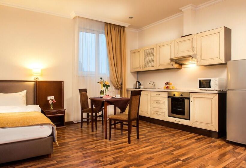 سوییت جونیور, Greguar Hotel By Uhm