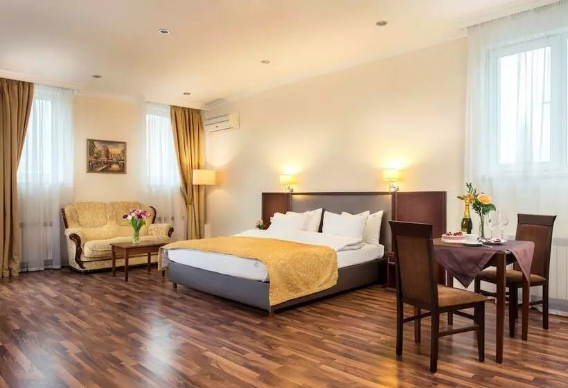سوییت جونیور, Greguar Hotel By Uhm