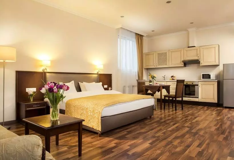 سوییت جونیور, Greguar Hotel By Uhm
