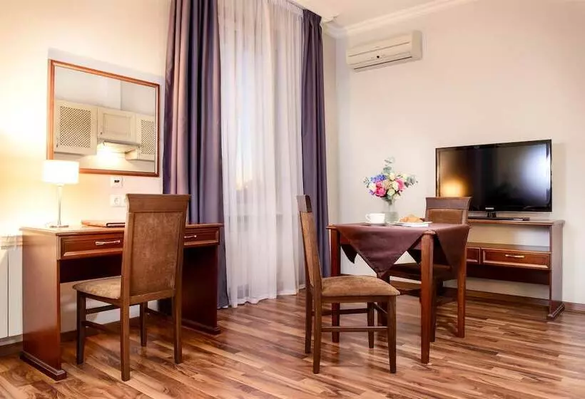 سوییت جونیور, Greguar Hotel By Uhm