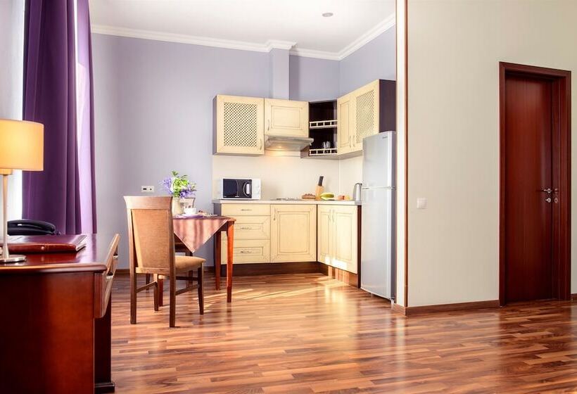 سوییت جونیور, Greguar Hotel By Uhm