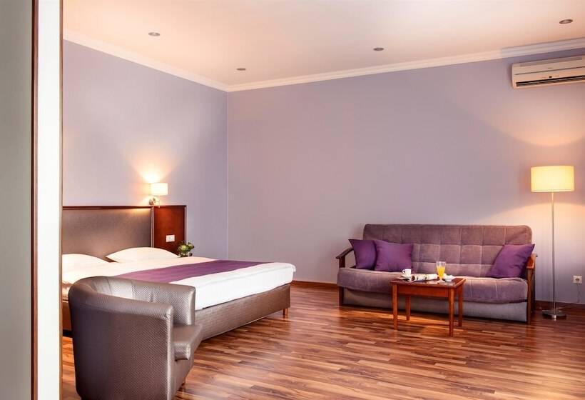 سوییت جونیور, Greguar Hotel By Uhm