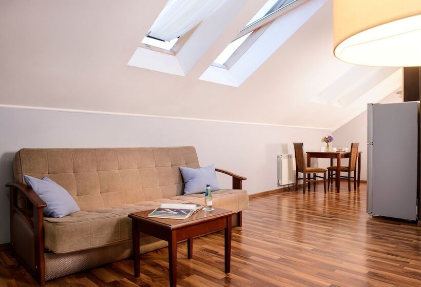 سوییت خانوادگی, Greguar Hotel By Uhm