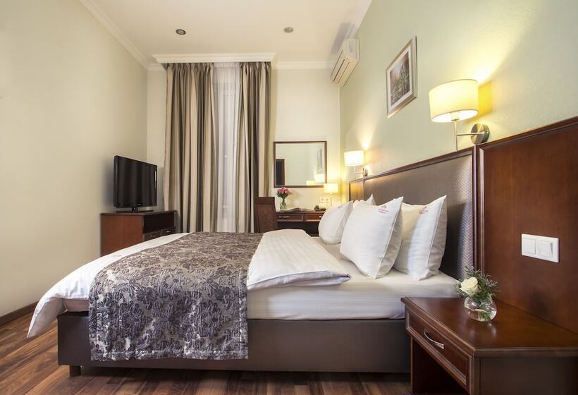 سوییت خانوادگی, Greguar Hotel By Uhm