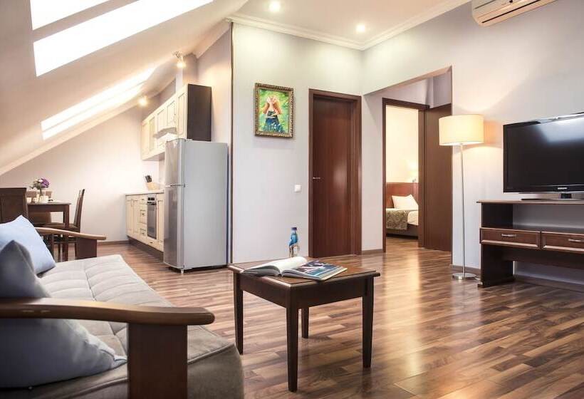 سوییت خانوادگی, Greguar Hotel By Uhm