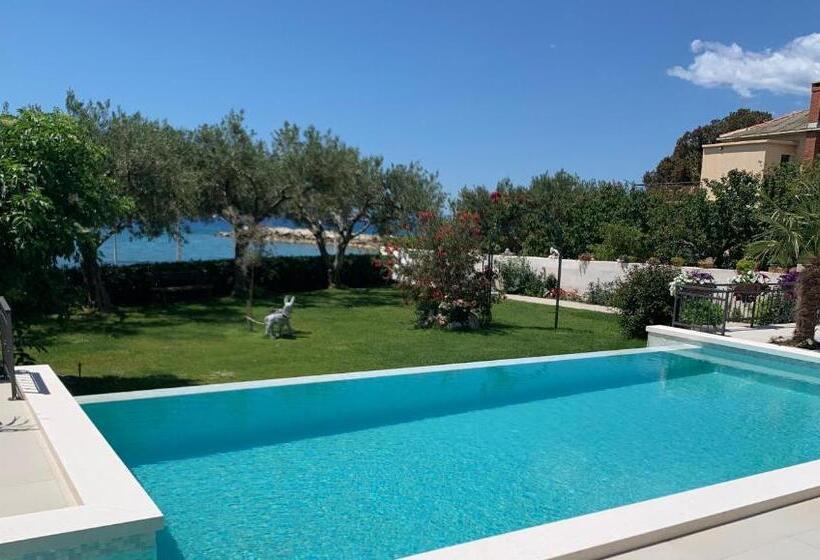 海景标准间带阳台, Villa Pitomcia