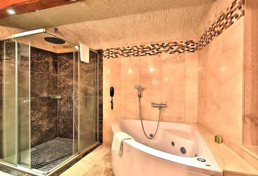غرفة ديلوكس ثلاثية, Cappadocia Cave Suites