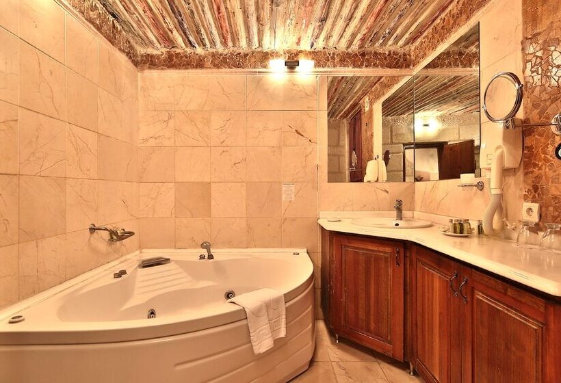 غرفة ديلوكس ثلاثية, Cappadocia Cave Suites