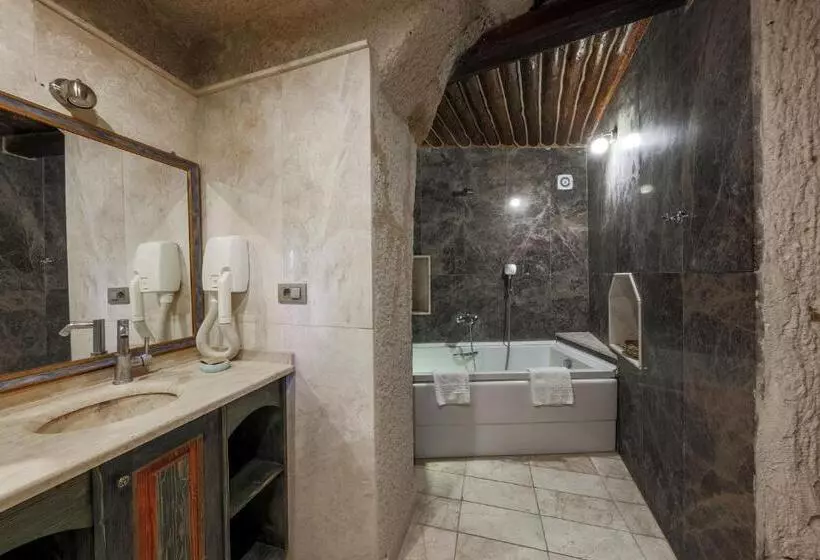 デラックストリプルルーム, Cappadocia Cave Suites
