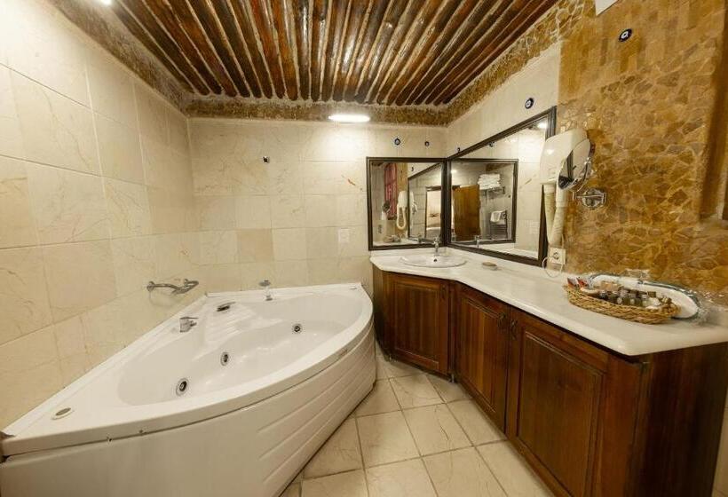 غرفة ديلوكس ثلاثية, Cappadocia Cave Suites
