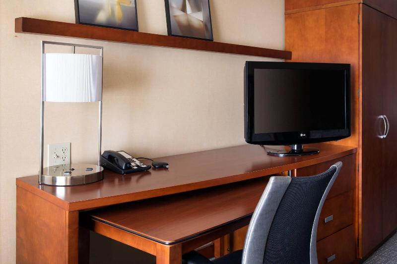 스탠다드 룸 킹사이즈 침대, Courtyard By Marriott Sacramento Cal Expo