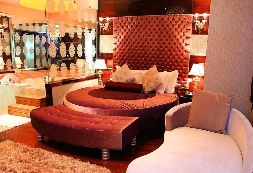 سوییت, Cratos Premium Hotel Casino & Spa