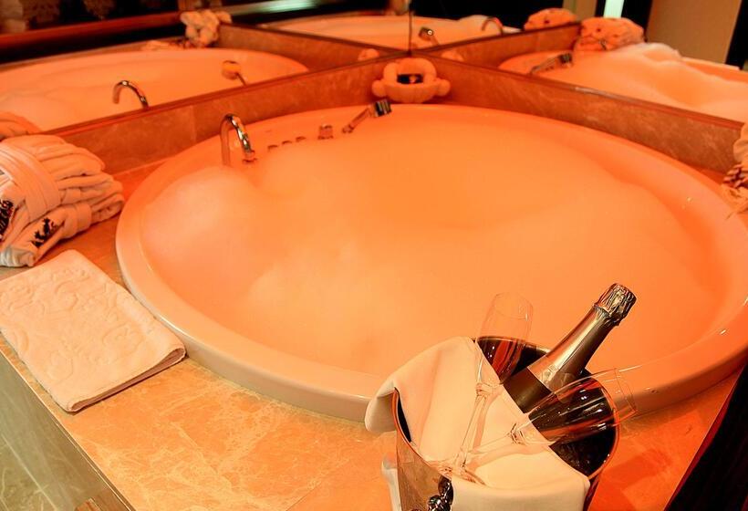 Люкс, Cratos Premium Hotel Casino & Spa