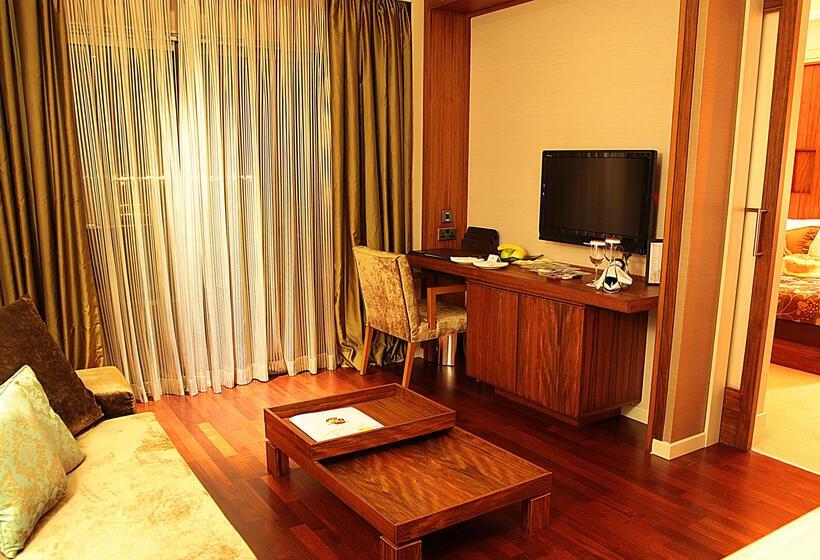 Люкс, Cratos Premium Hotel Casino & Spa