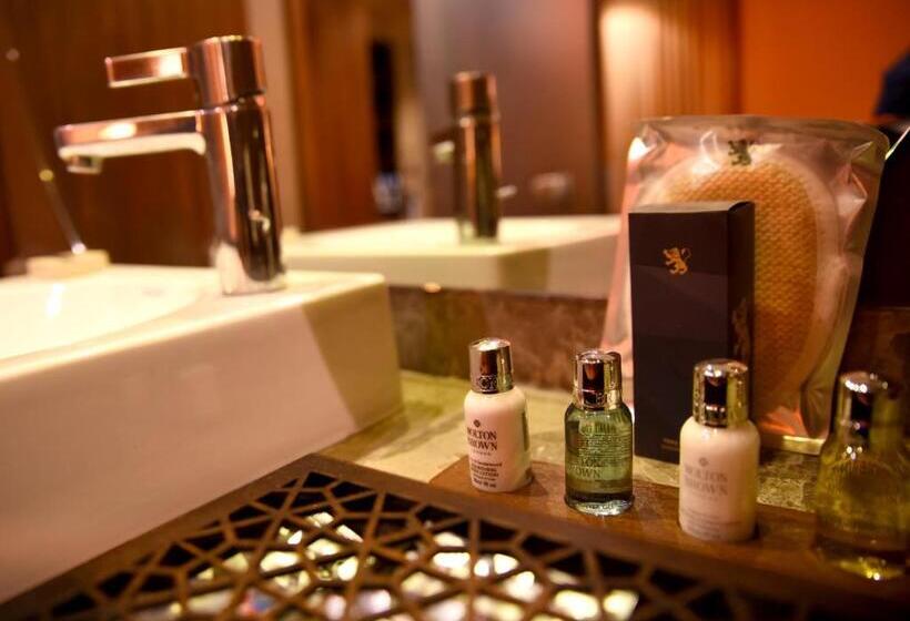 Люкс, Cratos Premium Hotel Casino & Spa