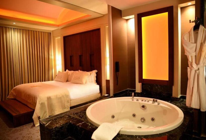 Люкс, Cratos Premium Hotel Casino & Spa