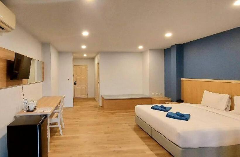 חדר משפחתי דלוקס, Karon Living Room   Sha Plus