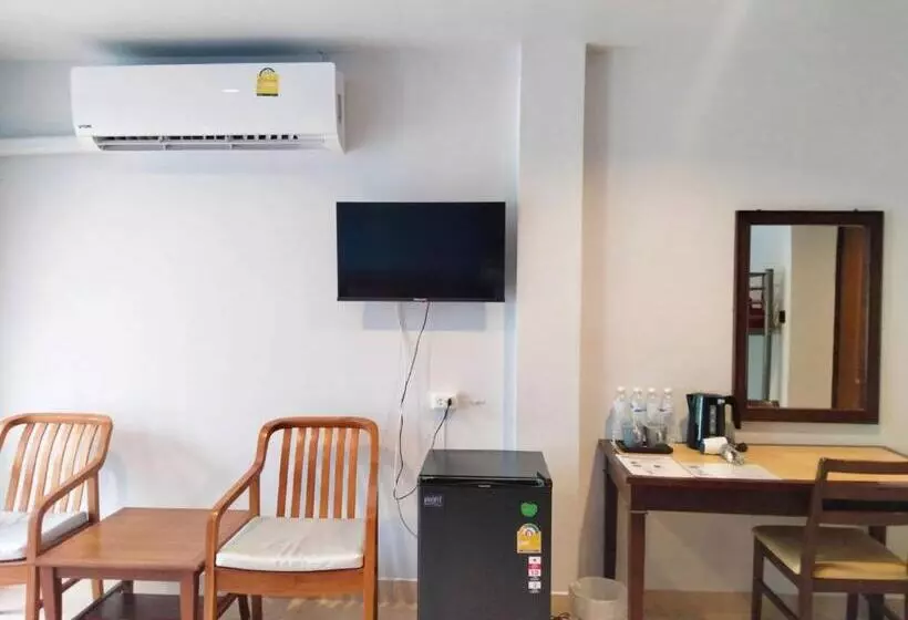 スタンダード４人部屋, Karon Living Room   Sha Plus