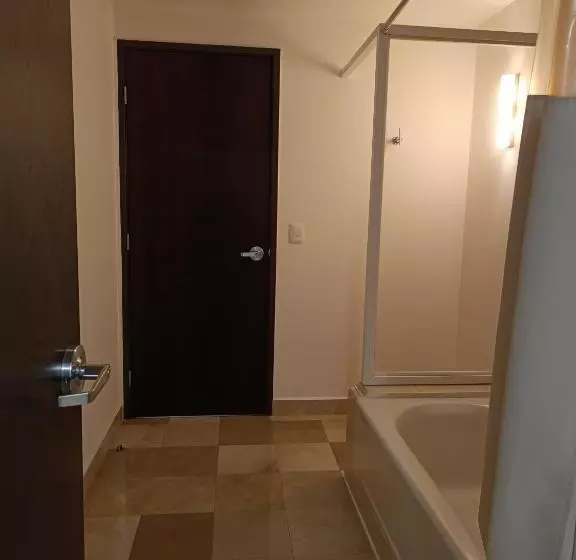 مجموعه ویستا شهر, La Quinta By Wyndham Puebla Palmas Angelopolis