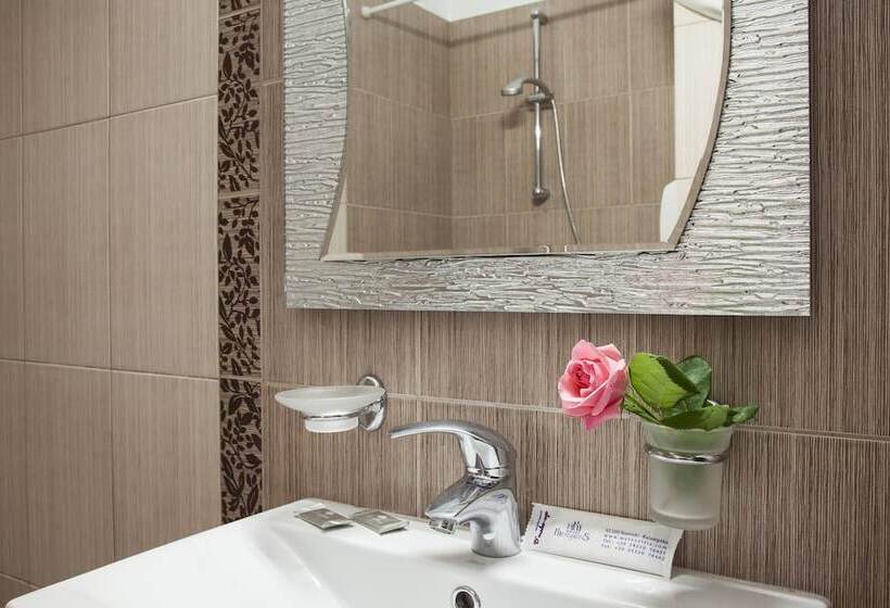 חדר דלוקס לשלושה עף נוף, Meteoritis