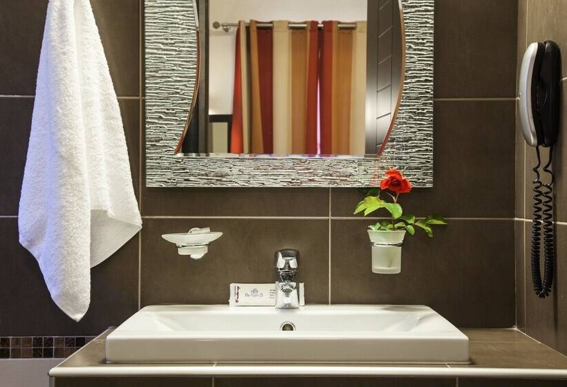 חדר דלוקס עם מרפסת, Meteoritis