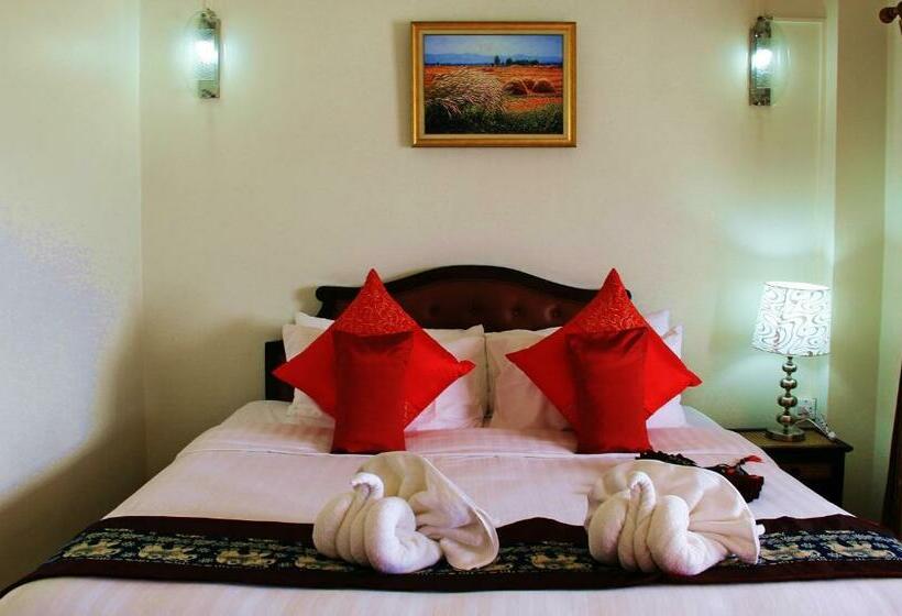 Номер Стандарт Вид на Реку, Namkhong Riverside