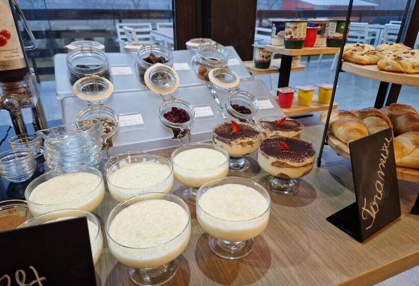 חדר סטנדרט, New Wolf