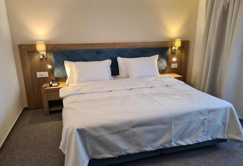 חדר סטנדרט, New Wolf