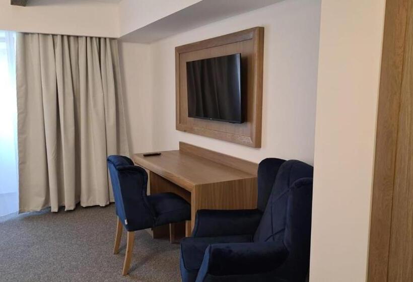 סוויטה נוף להרים, New Wolf