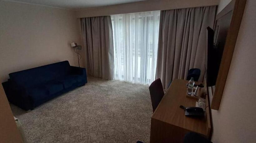 סוויטה נוף להרים, New Wolf