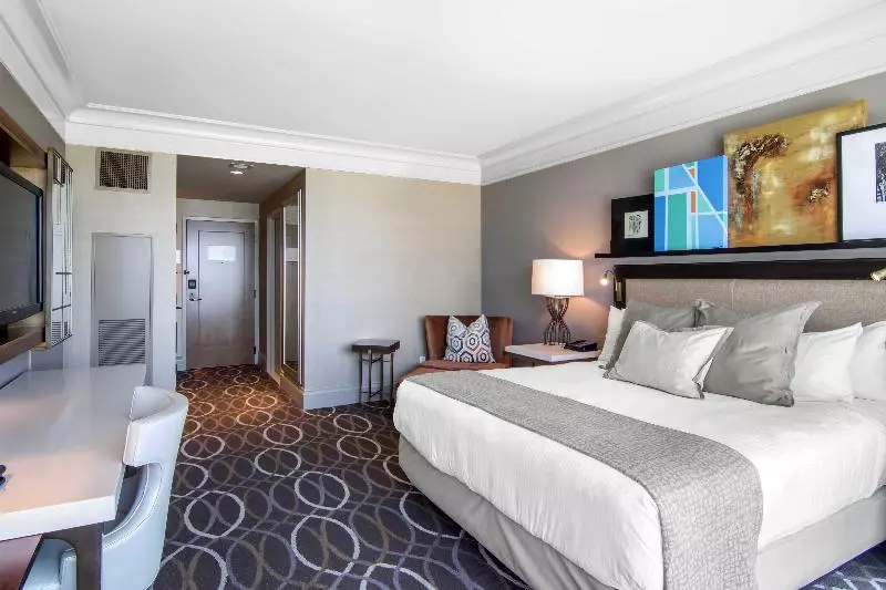 اتاق لوکس با تخت بزرگ, Omni Dallas