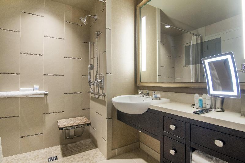 חדר דחוקס עם מיטת קינג, Omni Dallas