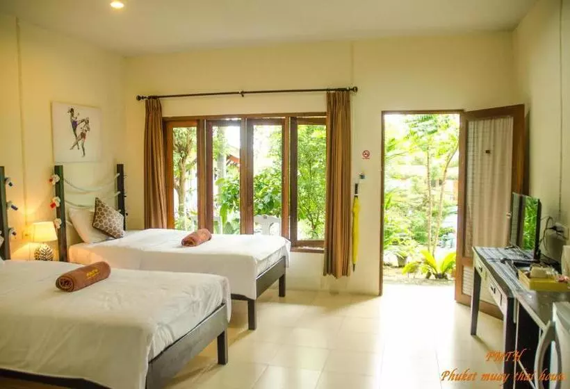デラックスルーム, Phuket Muay Thai House