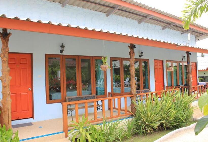 اتاق لوکس, Phuket Muay Thai House