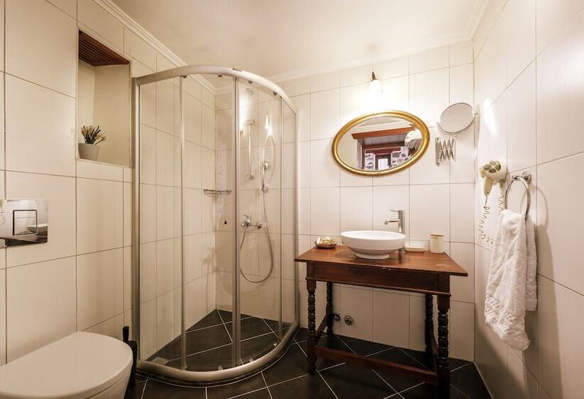 غرفة قياسية, Villa Turka