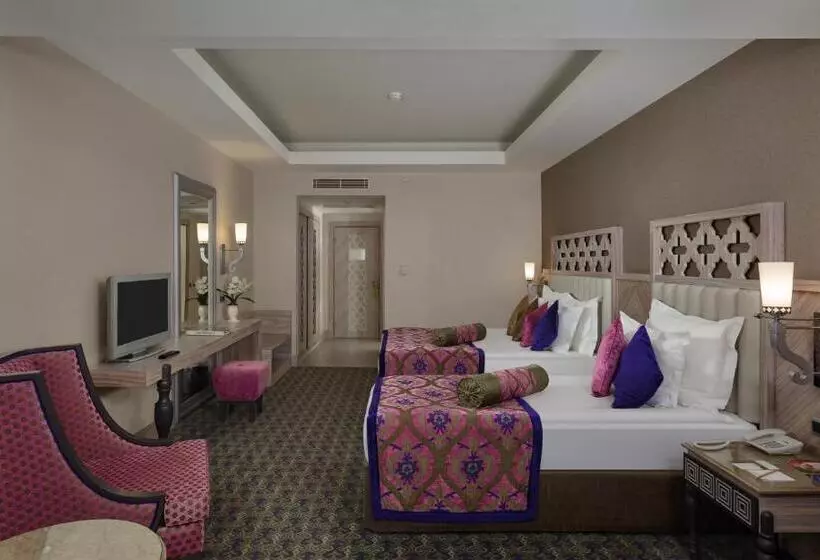 キングサイズベッドのスイートルーム, Royal Alhambra Palace