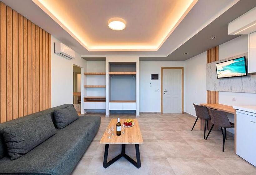 带海景的复工套房, Sunlight Beach