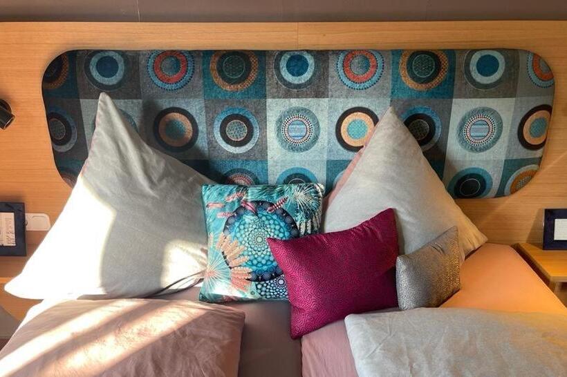 标准间带山景, Pause