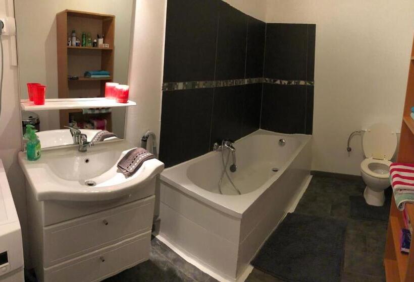 اتاق استاندارد, House