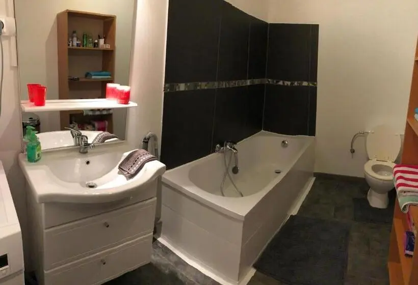 اتاق استاندارد, House