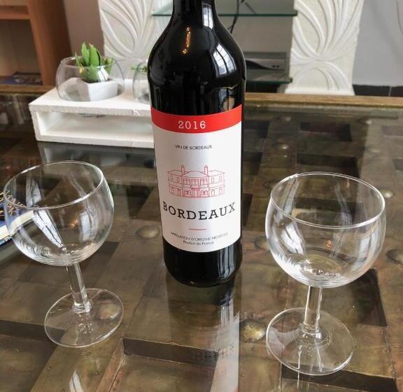 اتاق استاندارد, House