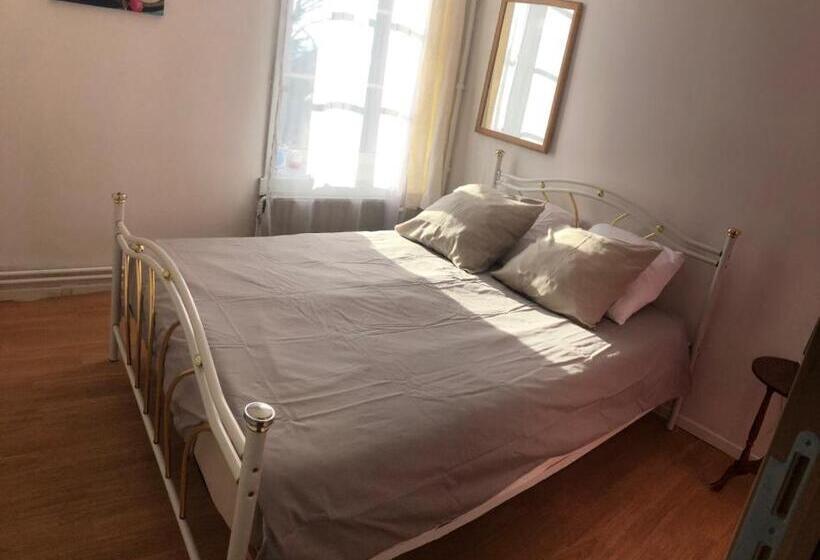 اتاق استاندارد, House