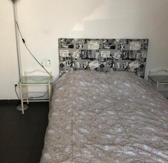 اتاق استاندارد, House