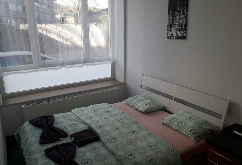 스탠다드 룸, Leonard Room