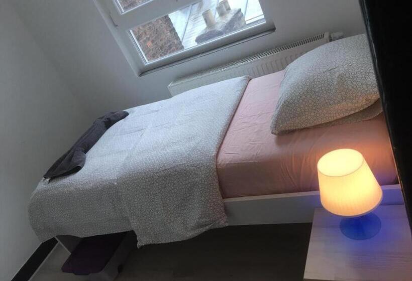 اتاق استاندارد یک تخته با سرویس بهداشتی مشترک, Leonard Room