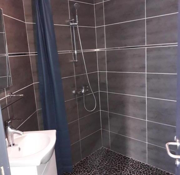 스탠다드 룸, Leonard Room