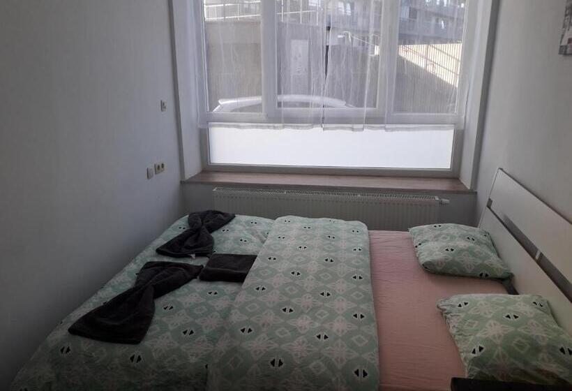 스탠다드 룸, Leonard Room