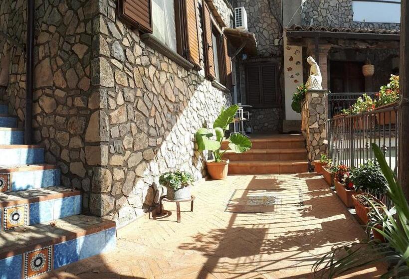 Pokój Rodzinny, Hill Valley View